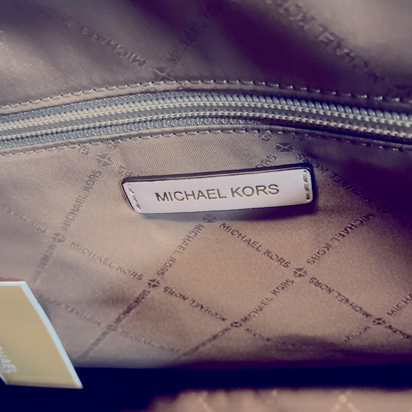 Micheal Kors Mirella Powder Blush Tote - Picture 8 of 15